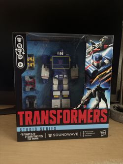 Studio Series 86 Soundwave & Cassettes