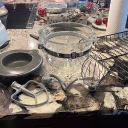 Kitchen Aid 6 Quart Stand Mixer Glass Bowel and Attachments