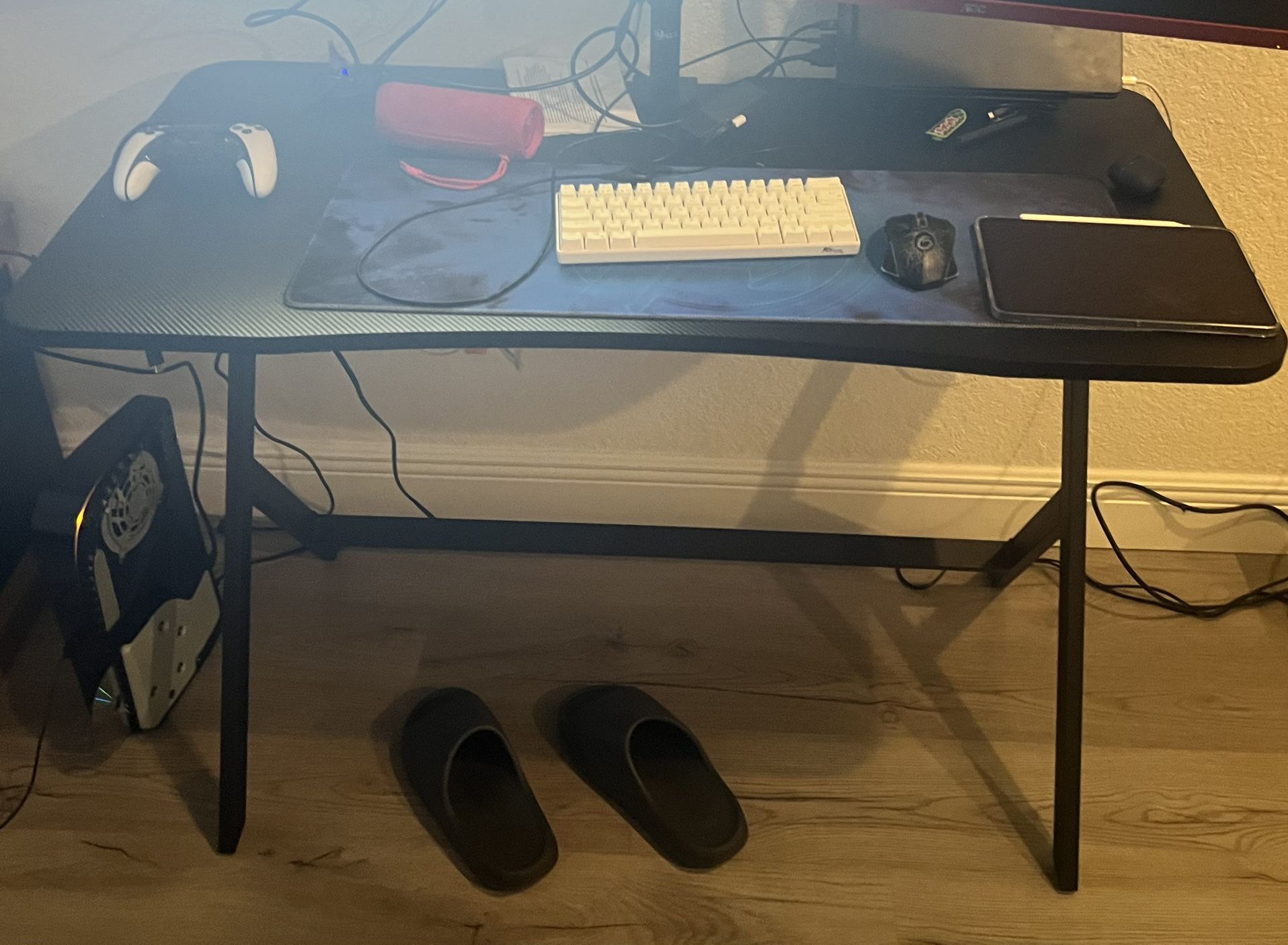 Carbon Fiber Gaming Desk For sale