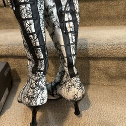 Italian Sneak Like Feel, White And Black With Cute Laces On Back. Size 8.