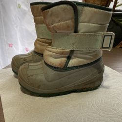 Free Size 8 toddler Cat&Jack Snow boots 