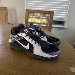 Nike Sabrina 2 Size 10 Men