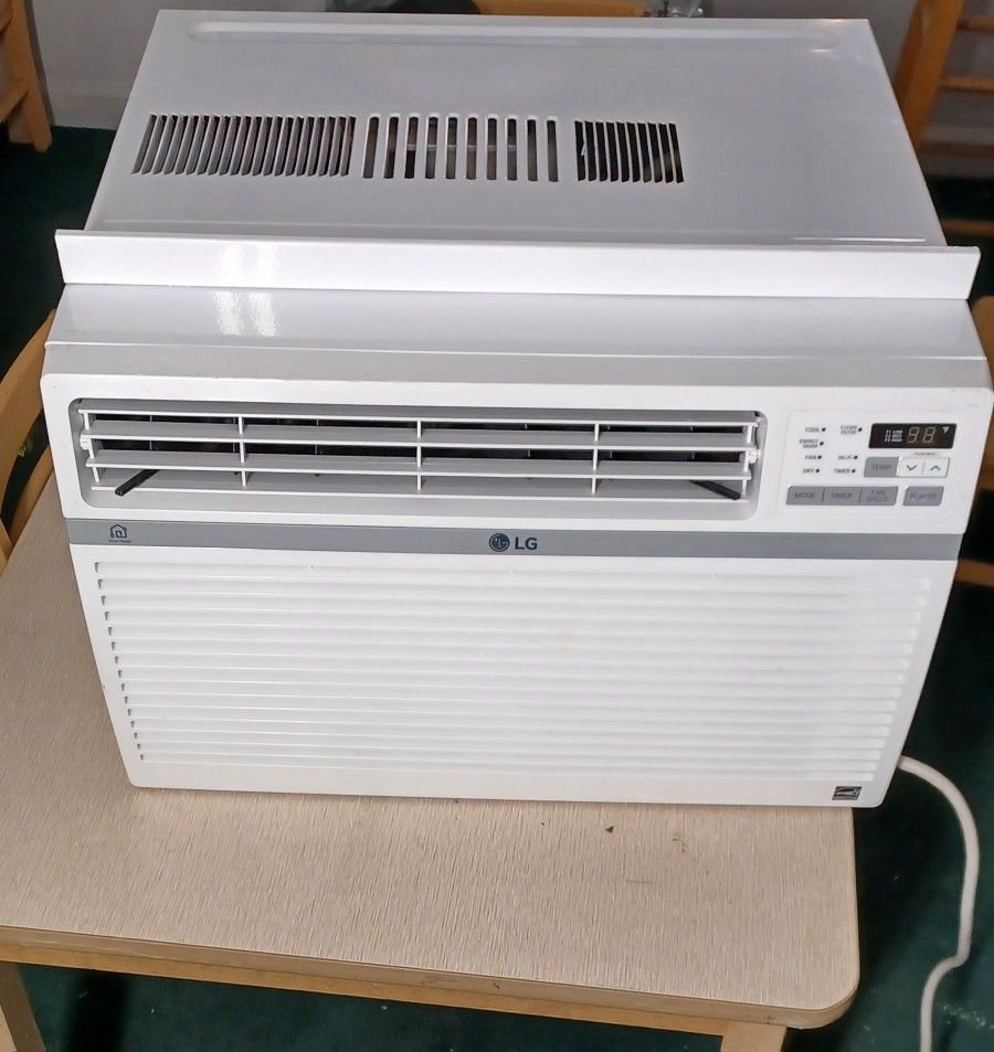 LG Air Conditioner 12,000 BTU (LIKE NEW)