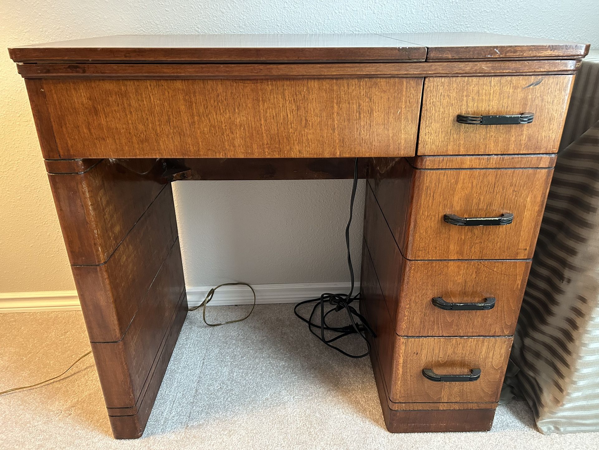 Sewing Machine Cabinet
