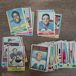 76 Vintage TOPPS 1974 Football Cards 