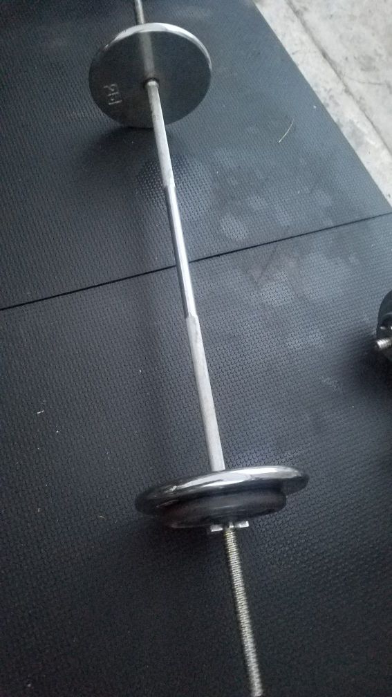 ( EXERCISE FITNESS 365 ) STANDARD BARBELL/CURL BAR WITH 70 LBS