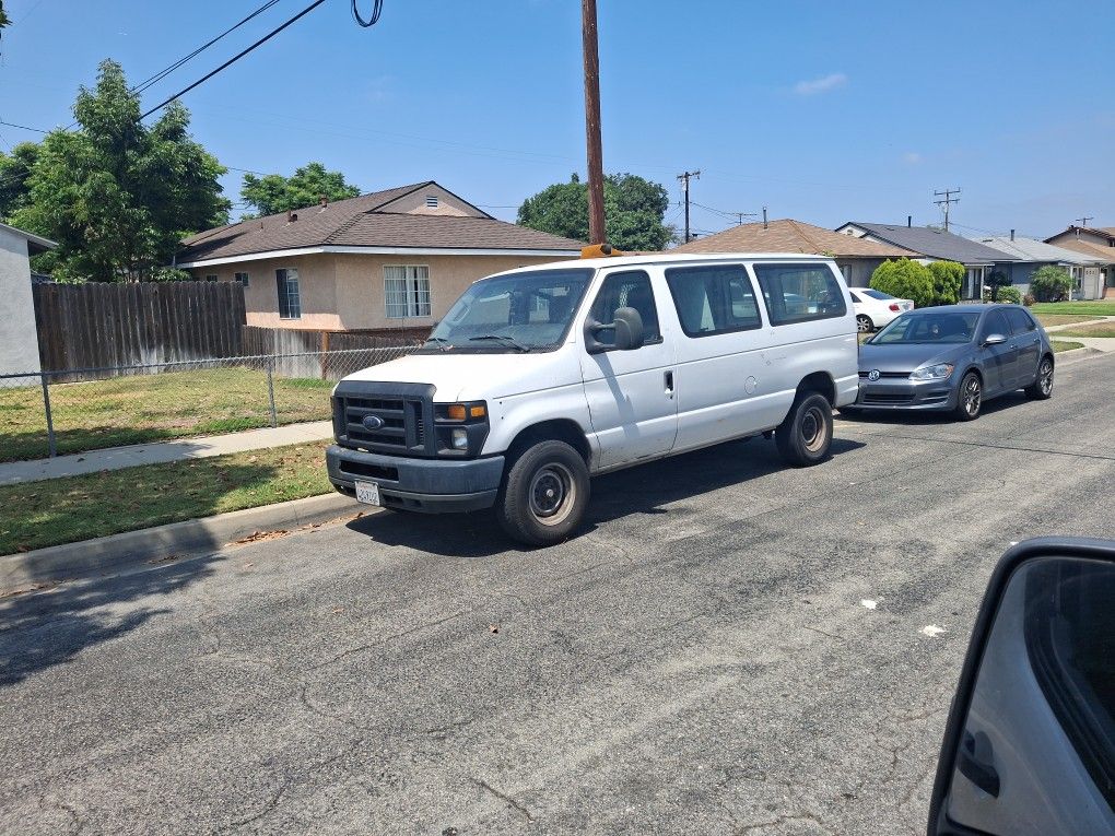 2009 Ford E-350