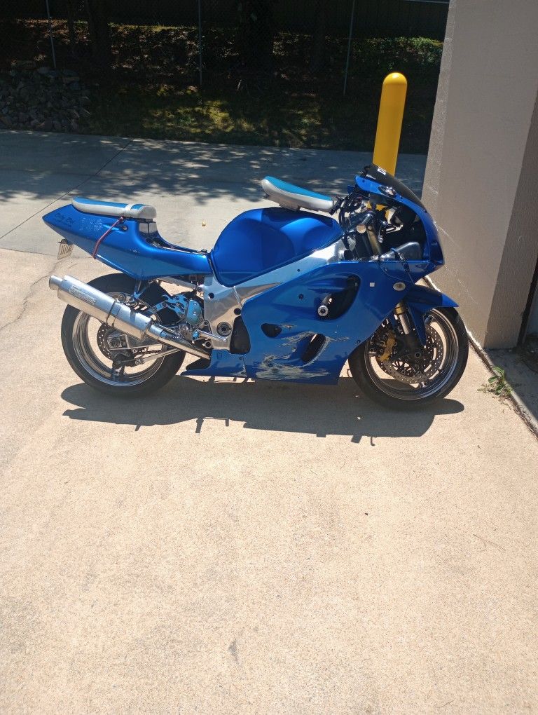 1999 Suzuki GSXR 750
