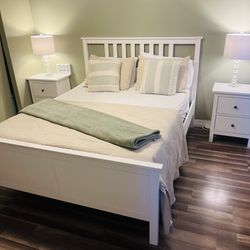 QUEEN IKEA MATTRESS TABLES LAMPS INCLUDE EVERYTHING IN THE PHOTO LIKE NEW