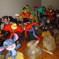 Disney Infinity Figure Bundle Pad And (30) Figures Includes (4) Crystals $100 Firm Look Below 👇