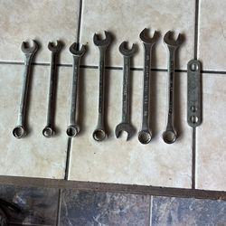 8 Wrenches Includes Red Metal Case