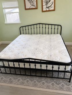 King Size Ashley Mattress – Excellent Condition