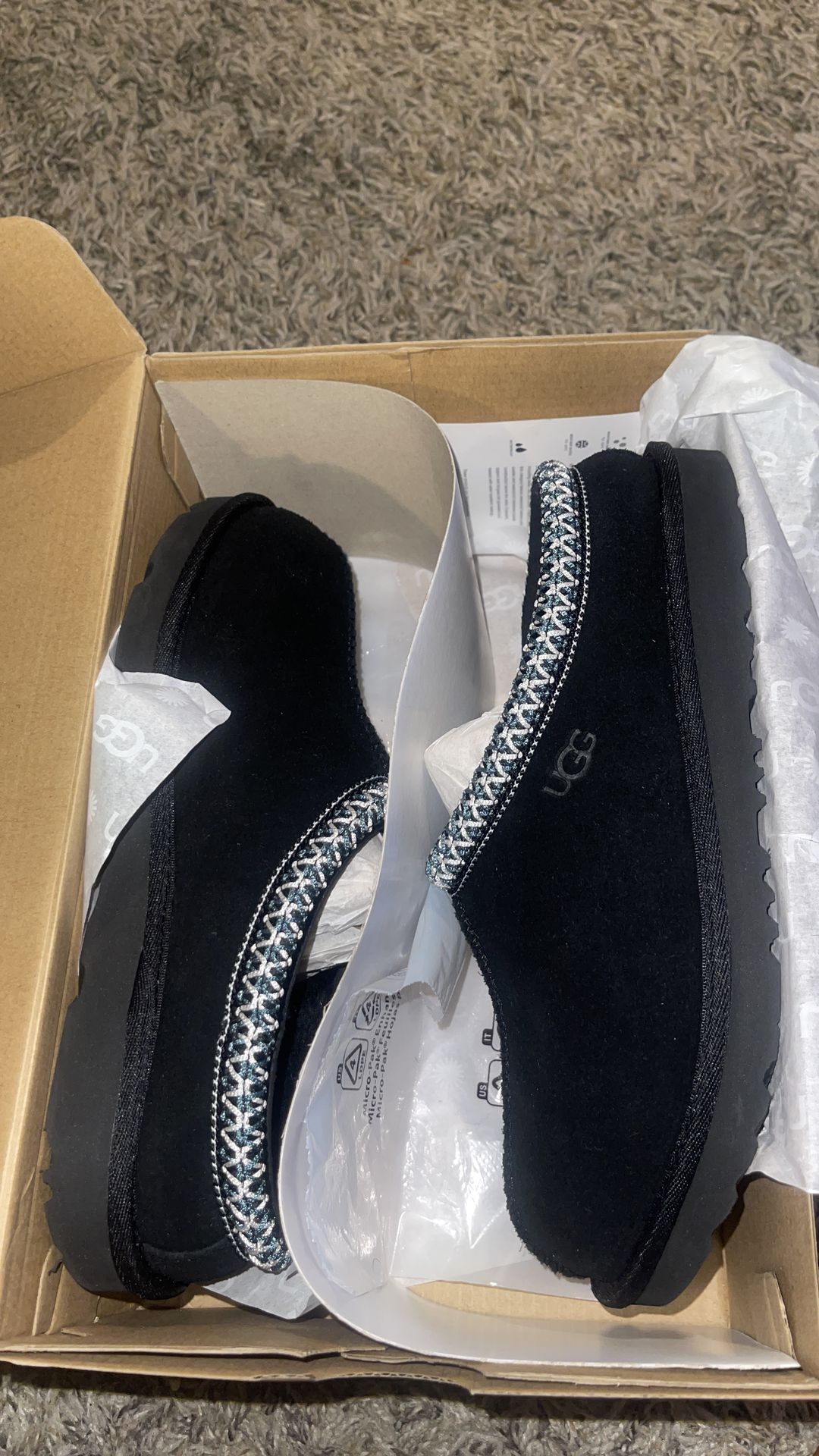 UGG Tasman II Black-Grade School 5