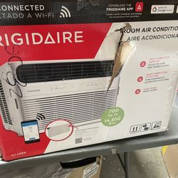 Frigidaire 18,000 BTU Window Room Air Conditioner AC with Wi-Fi -covers up to 750sq ft 