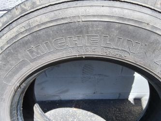 Use tires 8R 19.5 xzA no installation