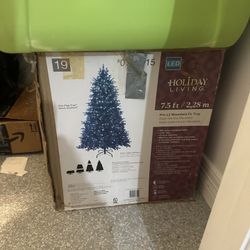 7.5 Ft Christmas Tree For Sale !!! $70  ! Everything Working Good !!!! 