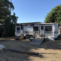 20 Ft Four Winds Travel Trailer