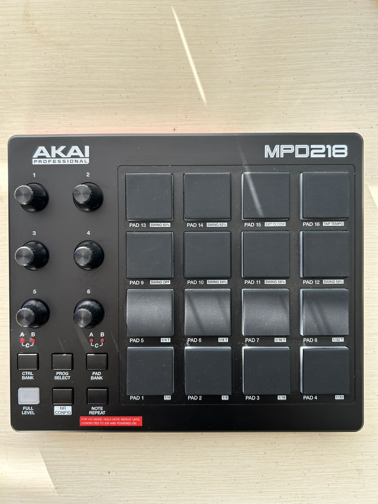 Akai Professional MPD218 MIDI Controller Drum Pads
