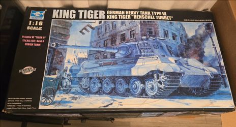 Trumpeter 1:16 Scale KING TIGER German Heavy Tank Type IV Model Kit