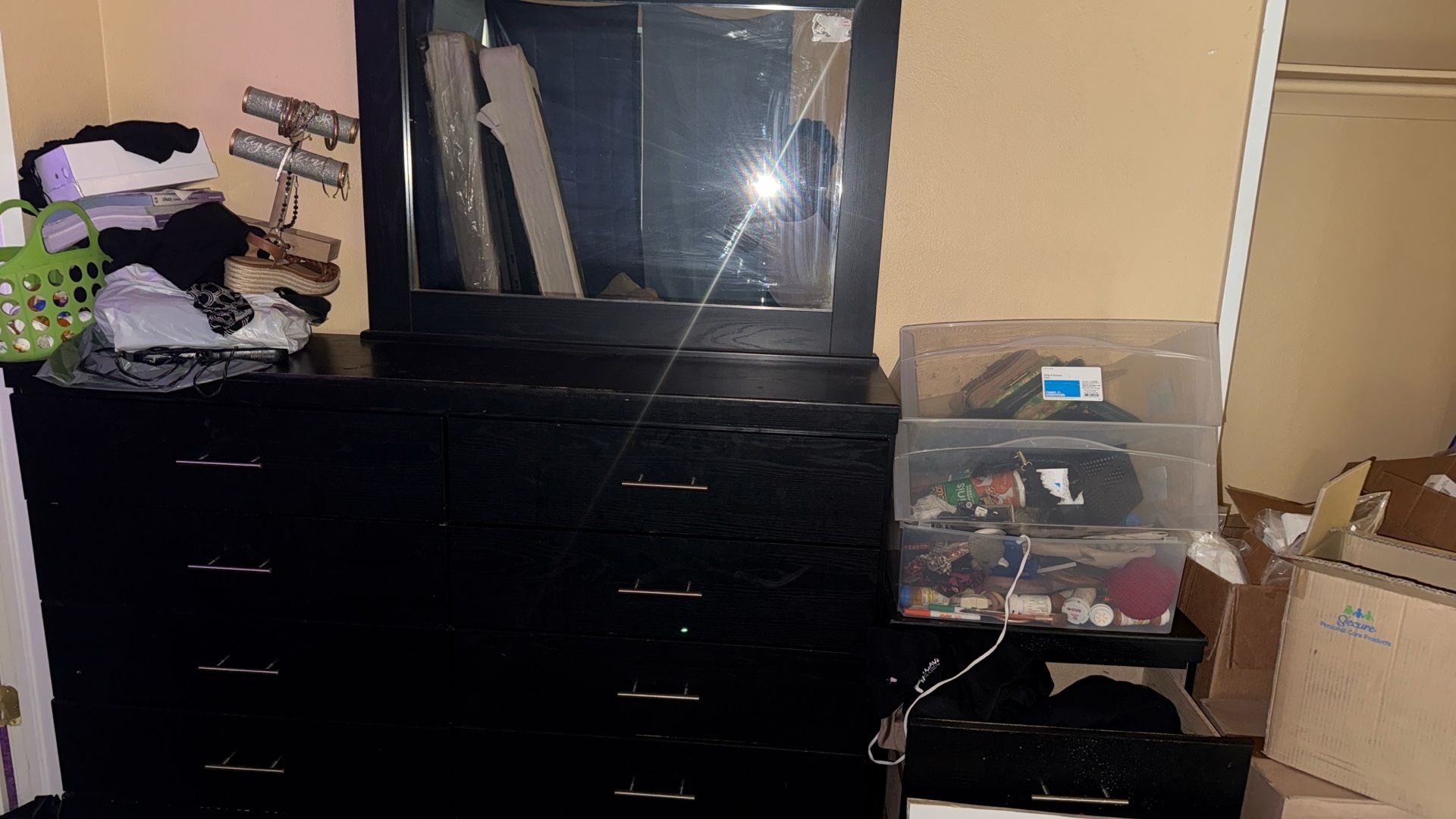 TV Stand & 8 Draw Dresser With Mirror Used Lamps Black 2, Grey 2