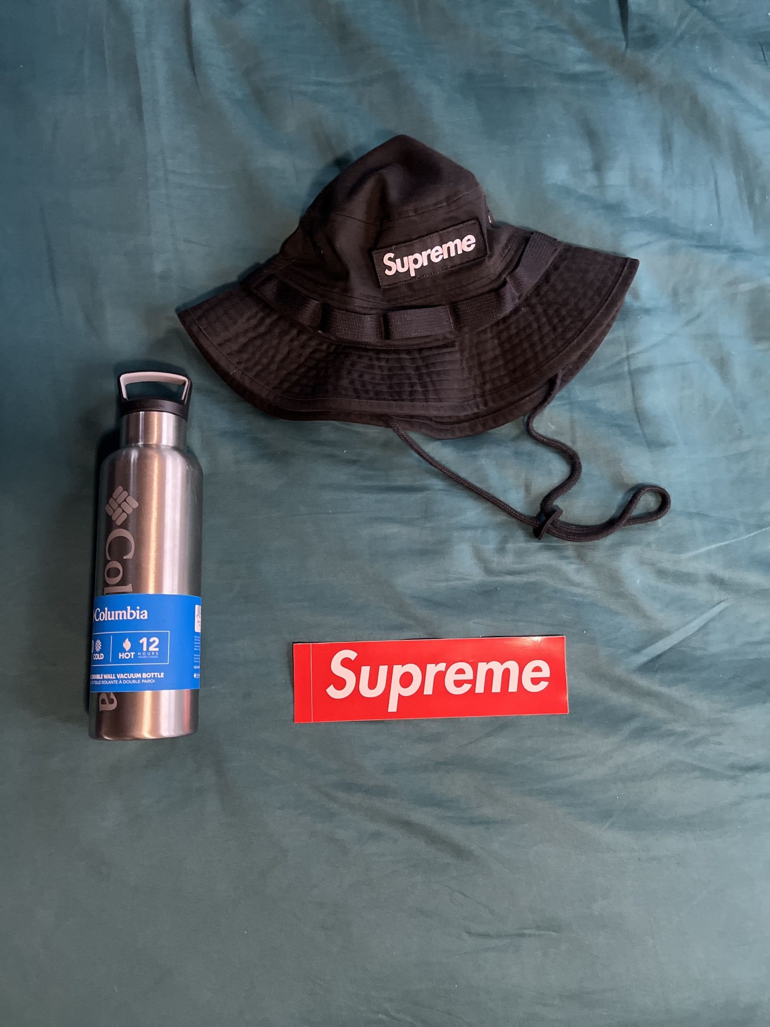 SUPREME // BUCKET HAT