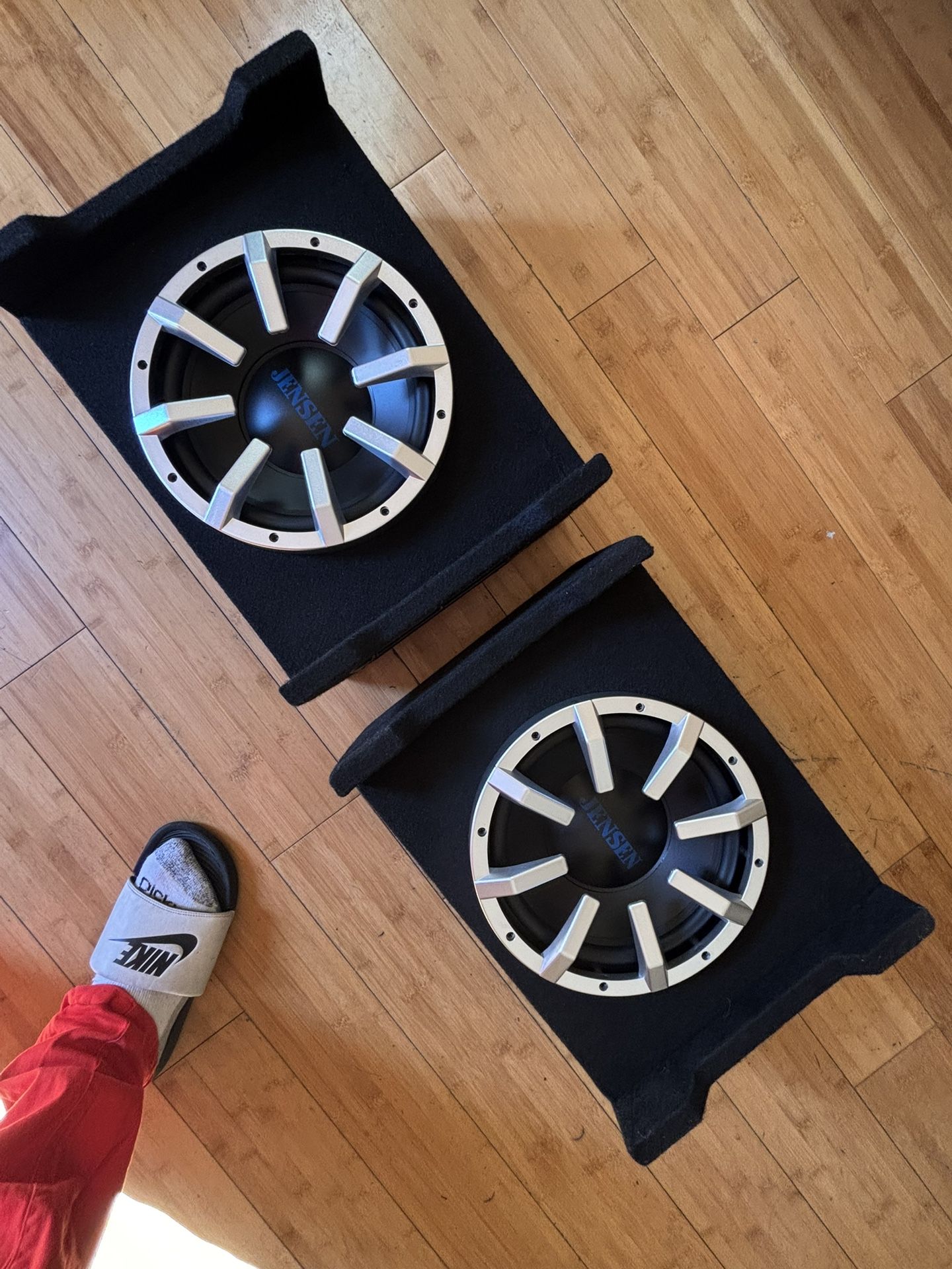 2 10 Inch With Built In Amp )never Used)