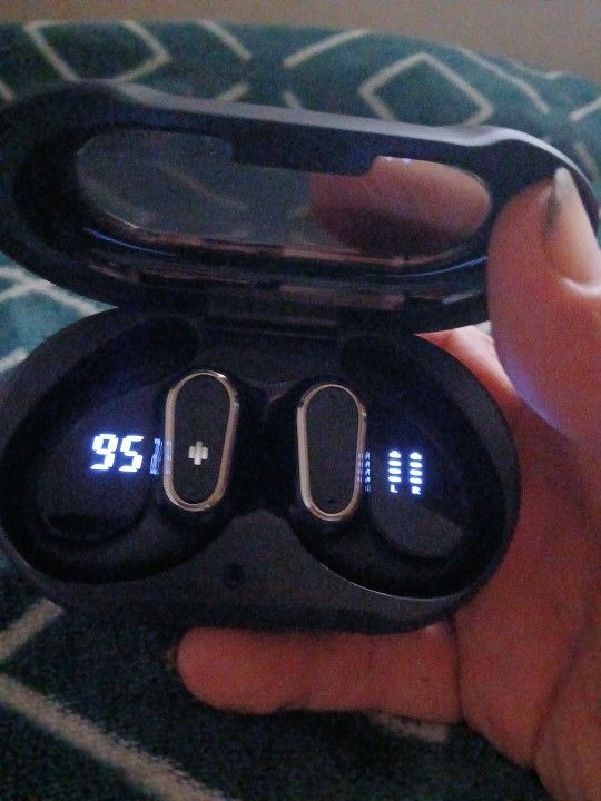 Brand New Bluetooth earbuds