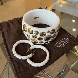 Coach White Resin Gold Pebbled Hinged Bangle Chunky Bracelet And Earings 