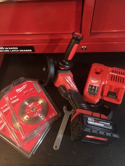 M18 fuel grinder with battery and grinding wheels