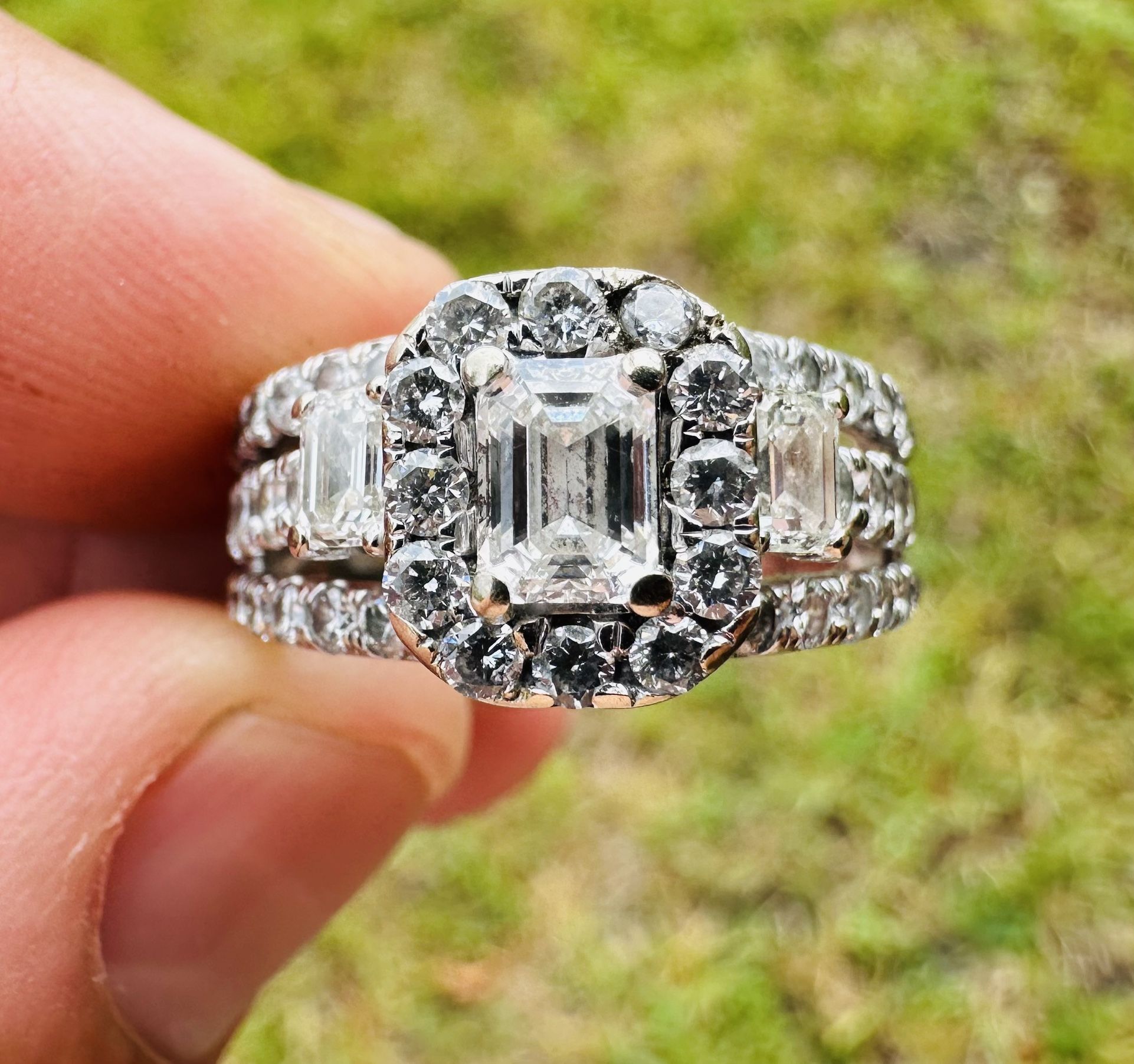 Elegant 14K White Gold Ring β 2.99 ct Total β Certified Center Natural Diamond 0.61 ct (F/SI2 β GSI)