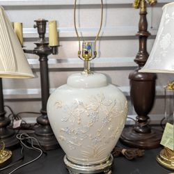 Vintage Cream Glass Appliqued Flowers Mid Century Modern Table Lamp
