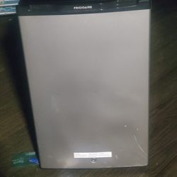 Frigidaire mini fridge