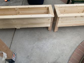 New handmade plants stand serious buyers