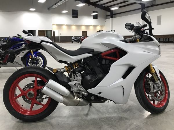 2017 DUCATI SUPERSPORT S LOW LOW MILES! ANY KINDA CREDIT GUARANTEED
