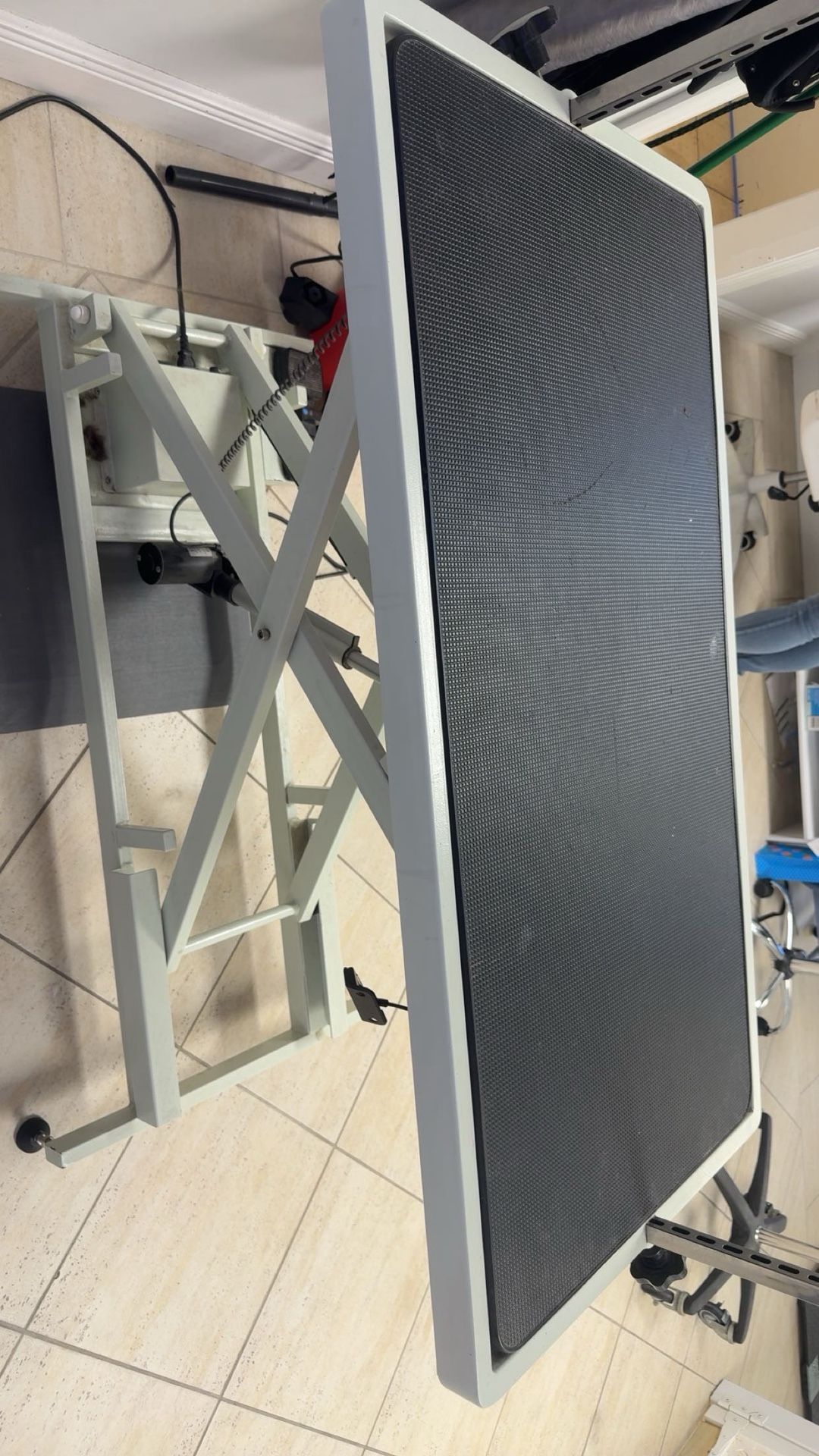 Grooming tables