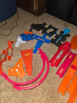 Large Hot Wheels Track Builder Track Lot - Launchers, Loops, Curves & Accessories 80$ OBO!