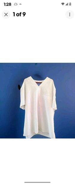 Dickies scrub top Size 4X.  White Short Sleeve Exclusive Decorations.