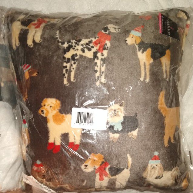 Adorable New With Tags Blanket & Pillow Set For Christmas 🐕 🐶 🎄!