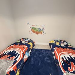 Toddle bed and sheets