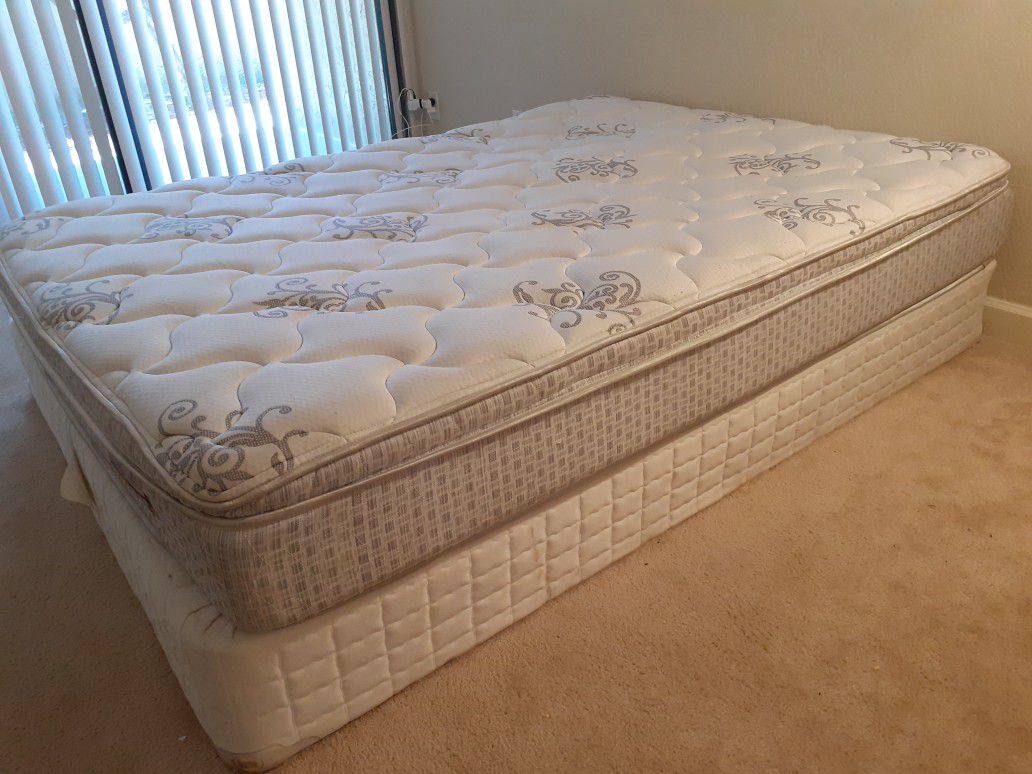Excellent Queen bed to pick up sunday morning