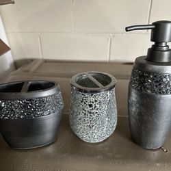 Free -Bathroom set