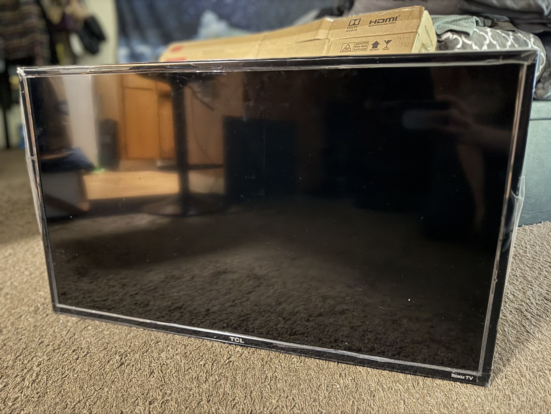 T CL ROKU TV 32” Smart Tv