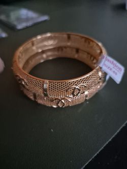 Fashion jewellery gold bangles