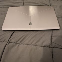 Alienware M17 Gaming Notebook | 8th Gen Intel Core i7-8750H 6-Core 17.3 Inch FHD