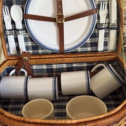 Vintage wicker Picnic Basket