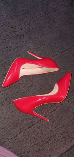 Sheik Size 8.5 Red Pumps