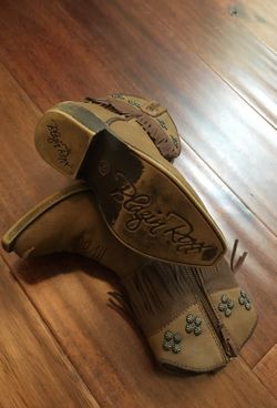 Straight from horse town. Blazin Roxx cowboy boots brown