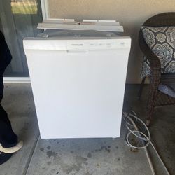 Frigidaire Dishwasher 