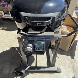 LOCO 22.5 in. SmartTemp Kettle Charcoal Grill in Black with Stand