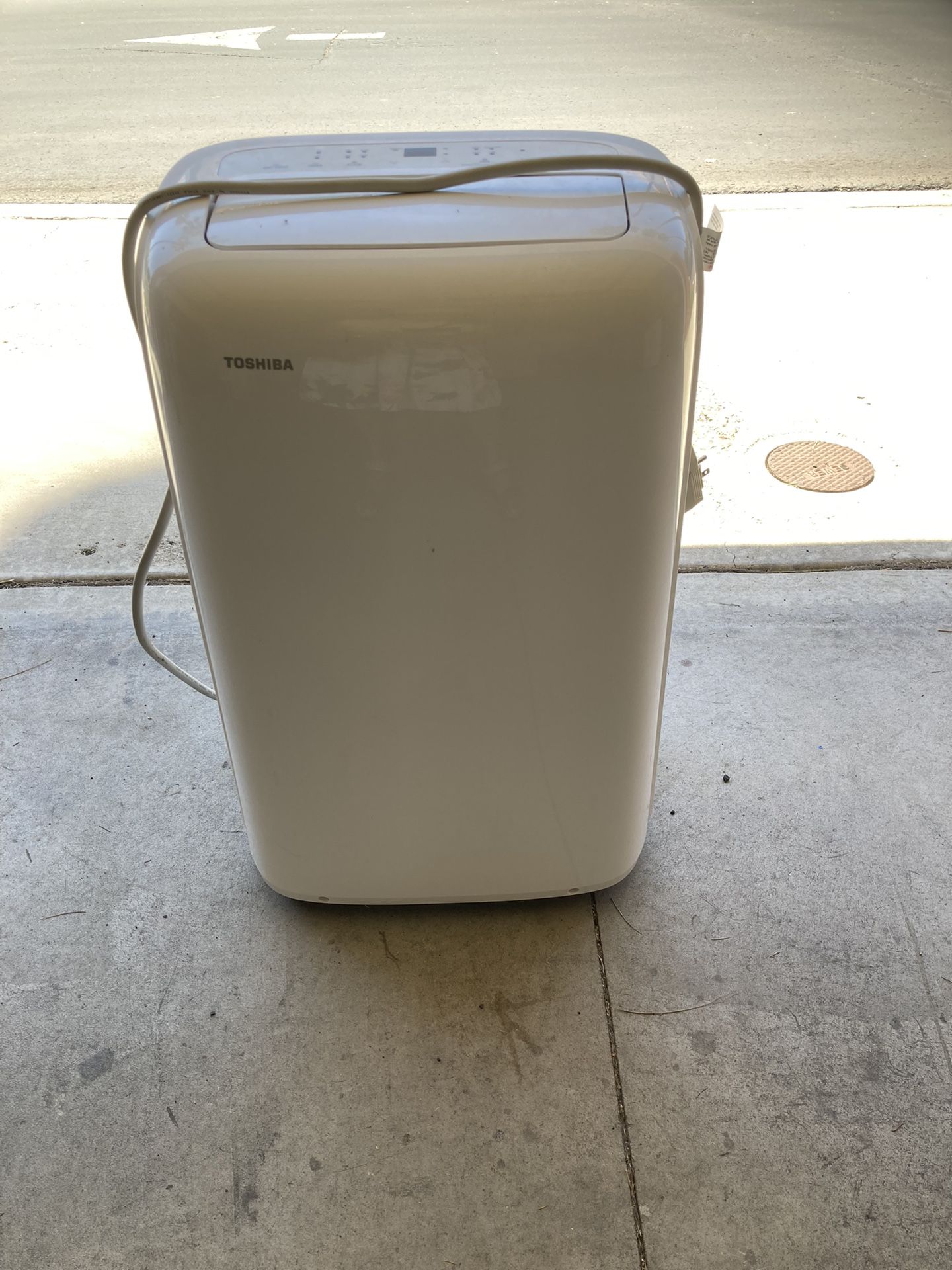 Toshiba Portable Air Conditioner, white, almost new.